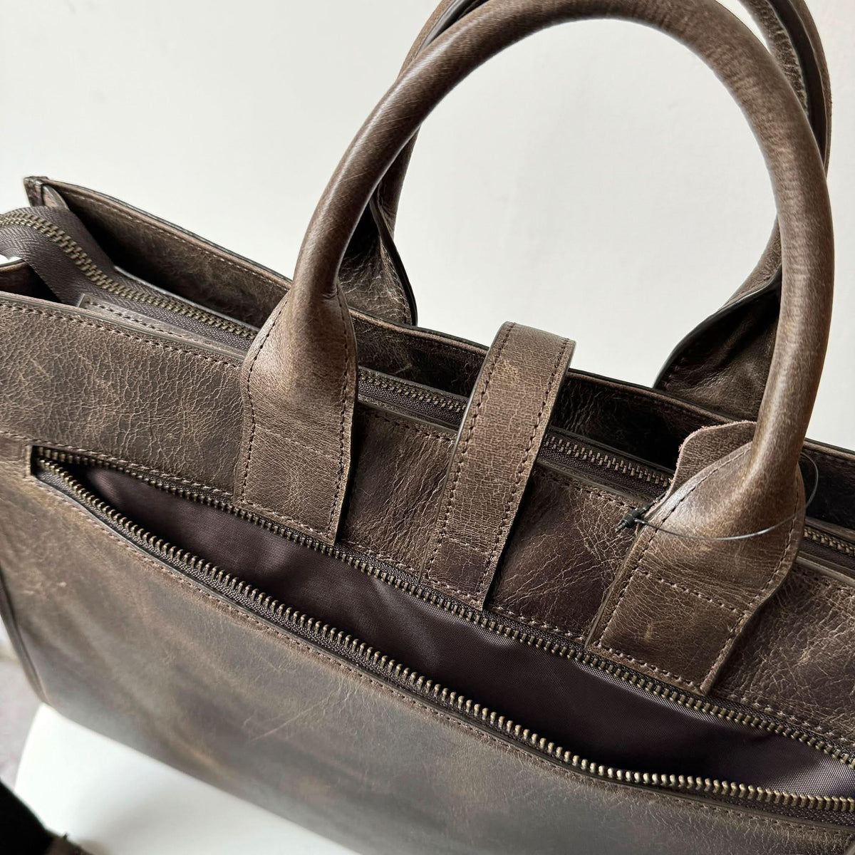 Miami Leathers Crazy Horse leather 16 inch briefcase, brown, image 5 of 9