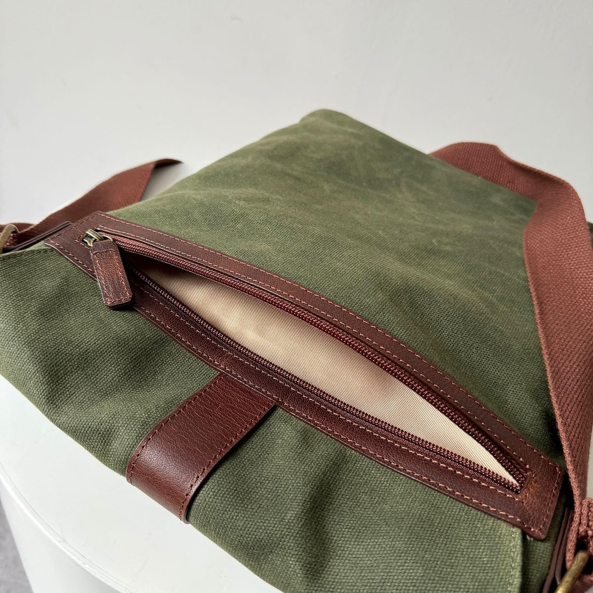 Miami Leathers Maxwell compact waxed canvas messenger bag, image 5 of 10