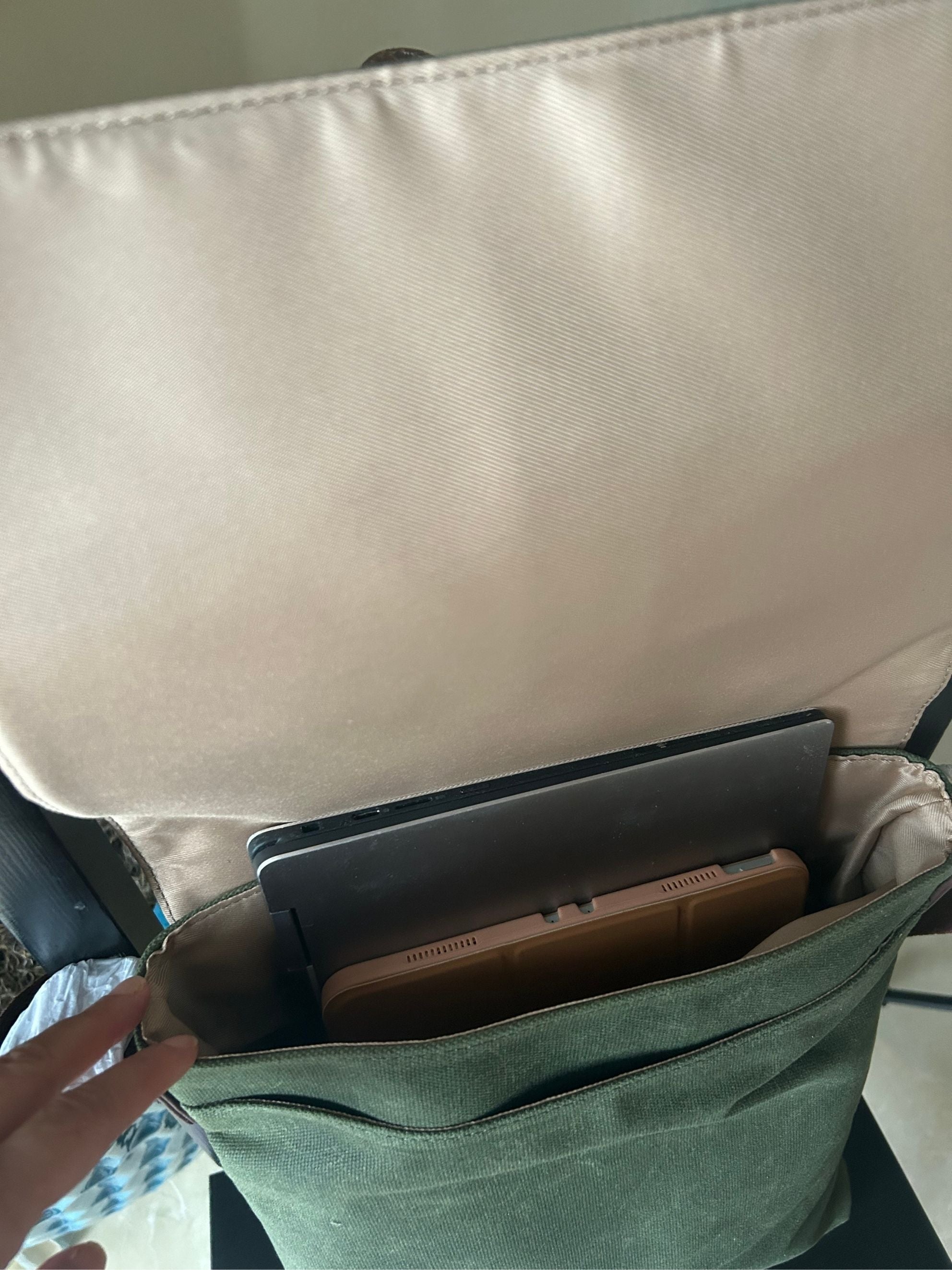 Miami Leathers Maxwell compact waxed canvas messenger bag, image 6 of 10